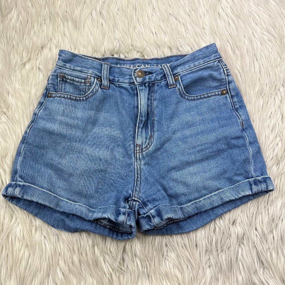 American Eagle Outfitters Women's Light‎ Wash Denim Mom Shorts
